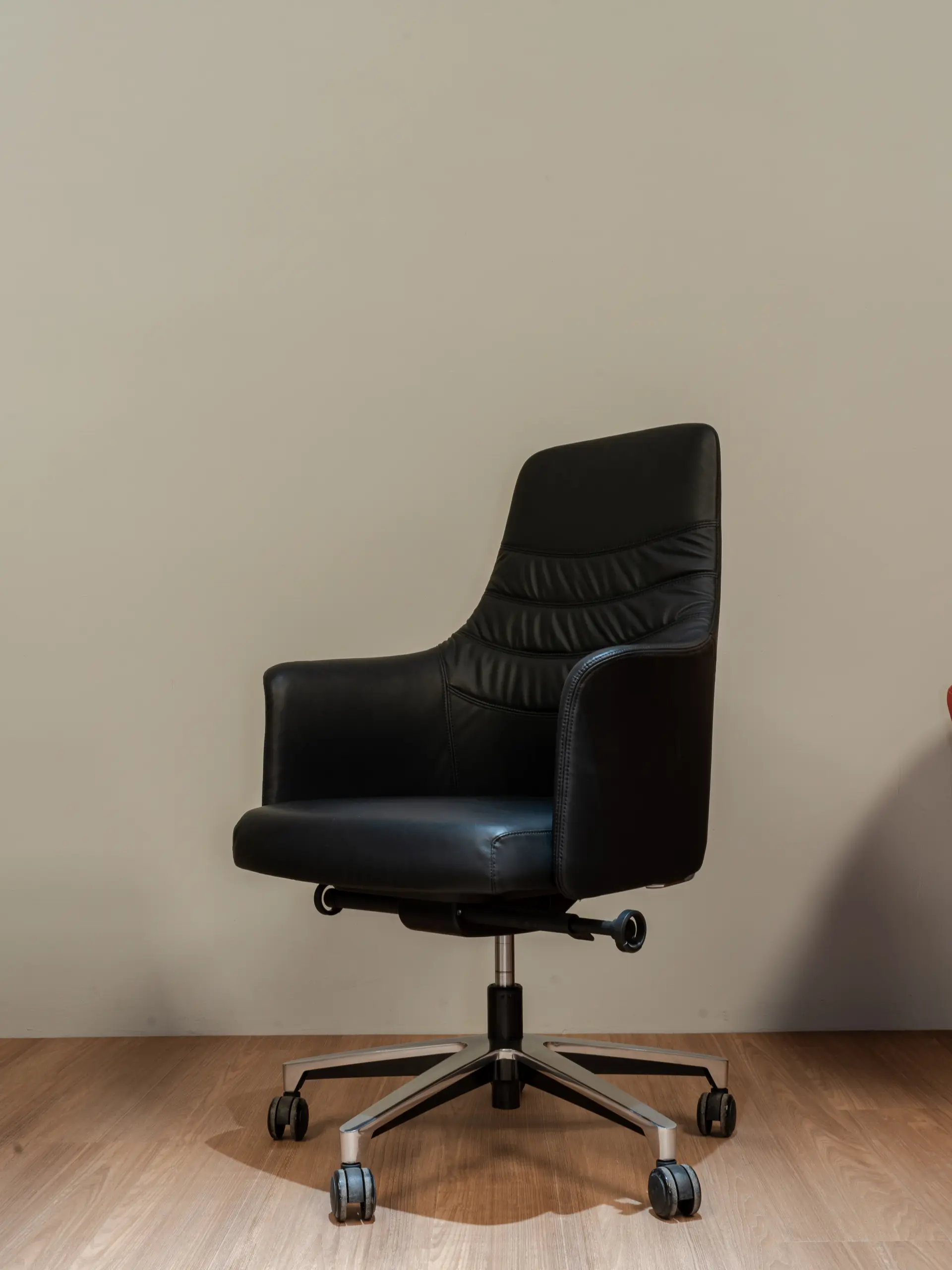 DSC00550-HDR-scaled-1.webp Stratus Grand Guest Chair - Image 1