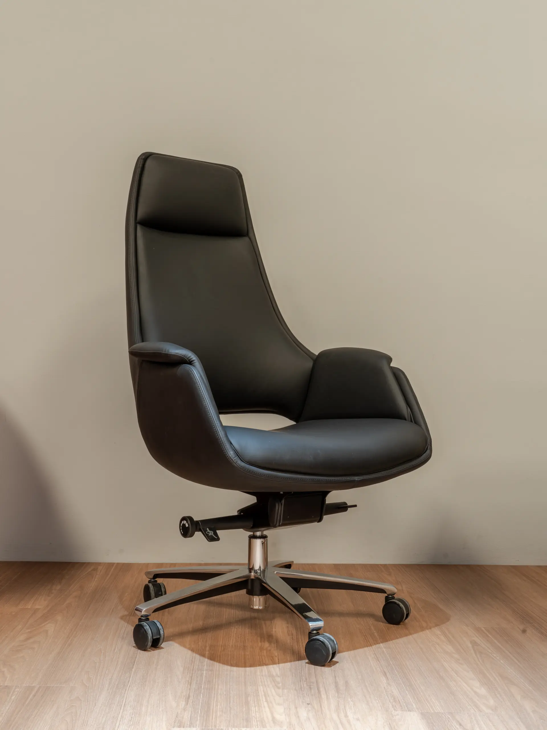 DSC00563-HDR-scaled-1.webp Catalyst High Back Executive Chair - Image 1