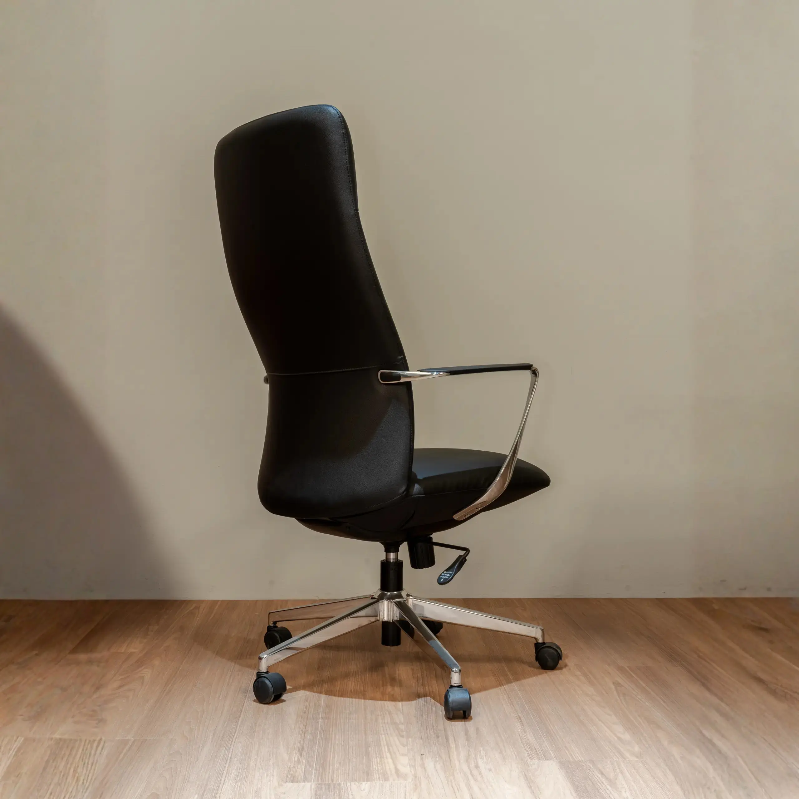 vector-executive-desk-1.webp Vector High Back Executive Chair - Image 1